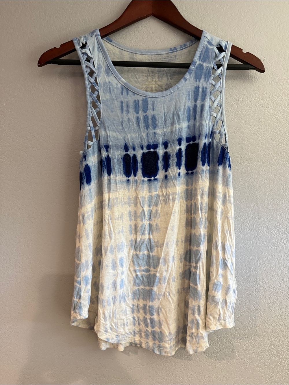 SO Blue and Cream Tie-Dye Lattice-Shoulder Tank